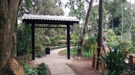 Portal na entrada do Jardim Japonês USP