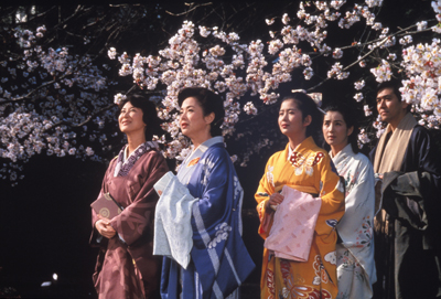 Irmãs Makioka. A partir da esquerda, Keiko Kishi, Yoshiko Sakuma, Yuko Kotegawa, Sayuri Yoshinaga e Koji Ishikawa.